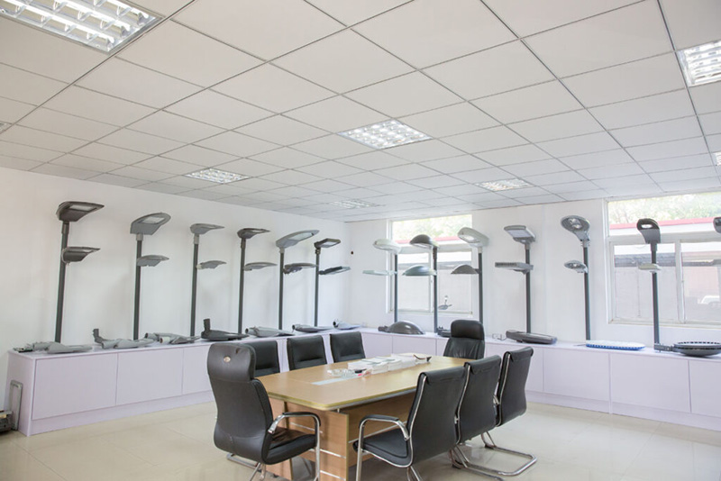 Kiel elekti la altecon de LED Strata Lumo?